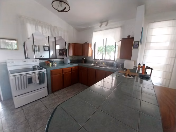 Casa con 2730m2 de terreno en Sardinal - Playas del Coco