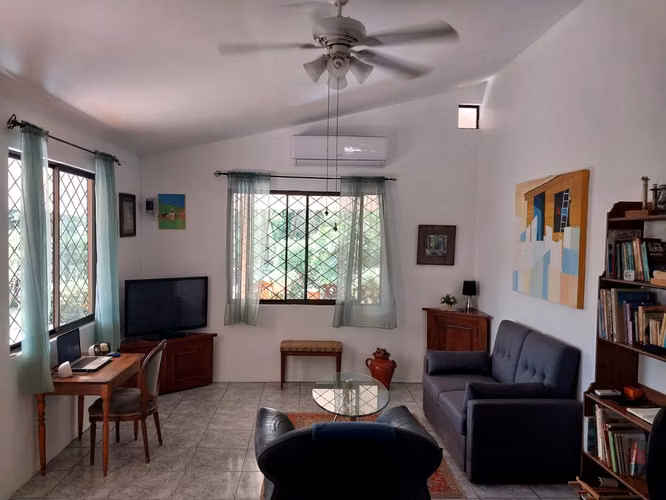 Casa con 2730m2 de terreno en Sardinal - Playas del Coco