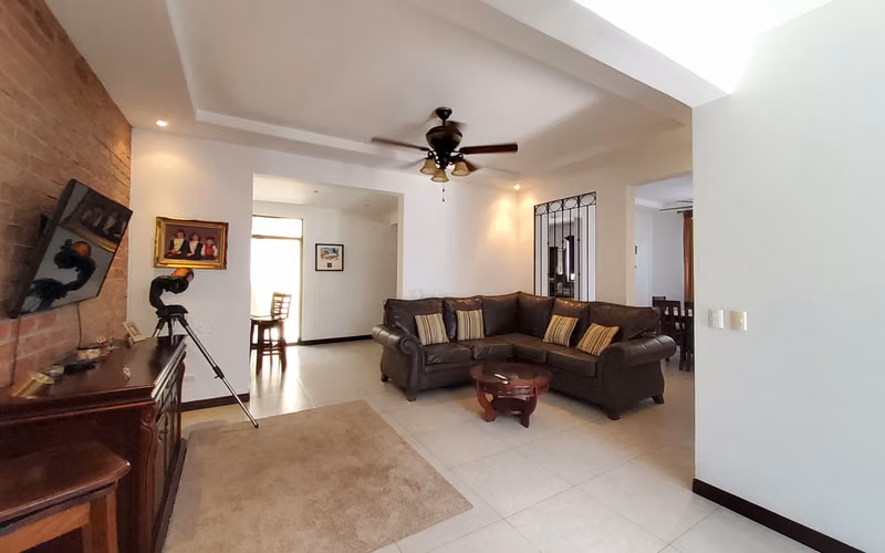 CASA MODERNA EN CONDOMINIO POZOS DE SANTA ANA-259m2-3 HABITACIONES-FINOS ACABADOS - Imagen 3