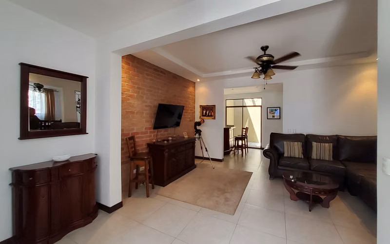 CASA MODERNA EN CONDOMINIO POZOS DE SANTA ANA-259m2-3 HABITACIONES-FINOS ACABADOS - Imagen 2