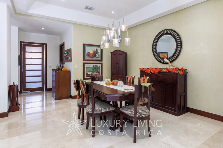 20392 – Alquiler Casa con piscina, 4 habitaciones. 1 nivel en condominio - Imagen 6
