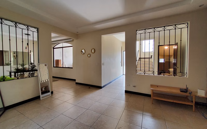 CASA MODERNA EN CONDOMINIO POZOS DE SANTA ANA-259m2-3 HABITACIONES