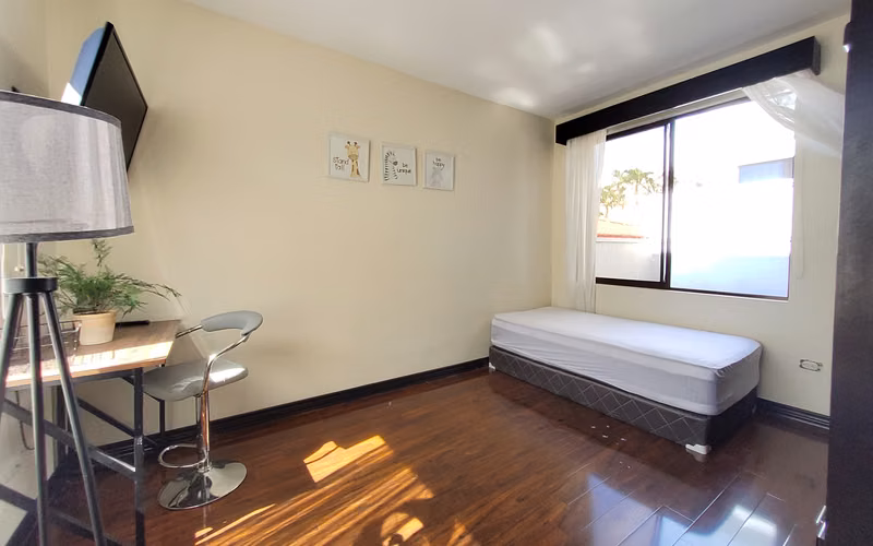 CASA MODERNA EN CONDOMINIO POZOS DE SANTA ANA-259m2-3 HABITACIONES