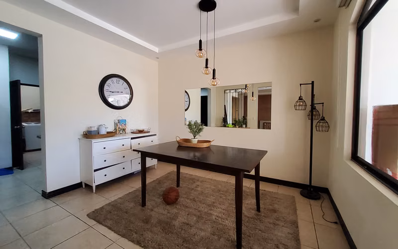 CASA MODERNA EN CONDOMINIO POZOS DE SANTA ANA-259m2-3 HABITACIONES