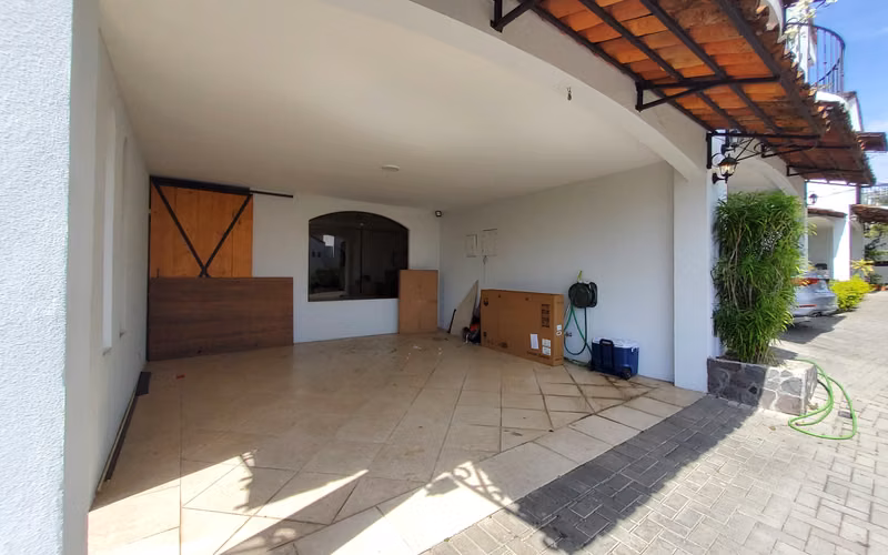 CASA MODERNA EN CONDOMINIO POZOS DE SANTA ANA-259m2-3 HABITACIONES