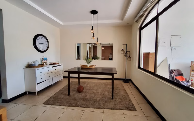 CASA MODERNA EN CONDOMINIO POZOS DE SANTA ANA-259m2-3 HABITACIONES