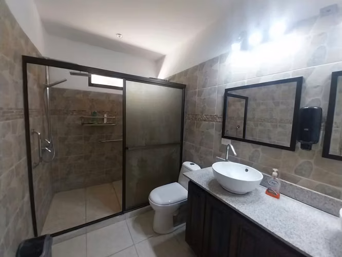 Casa de 4 habitaciones con amplio terreno - Imagen 6