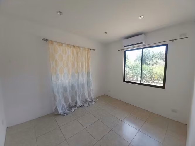 Casa de 4 habitaciones con amplio terreno - Imagen 8