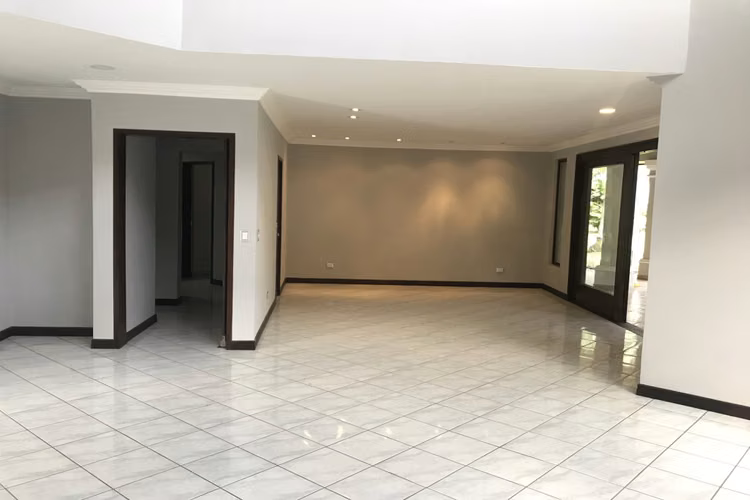 Alquiler de casas en Escazú, Los Laureles, 2 casas en un mismo terreno