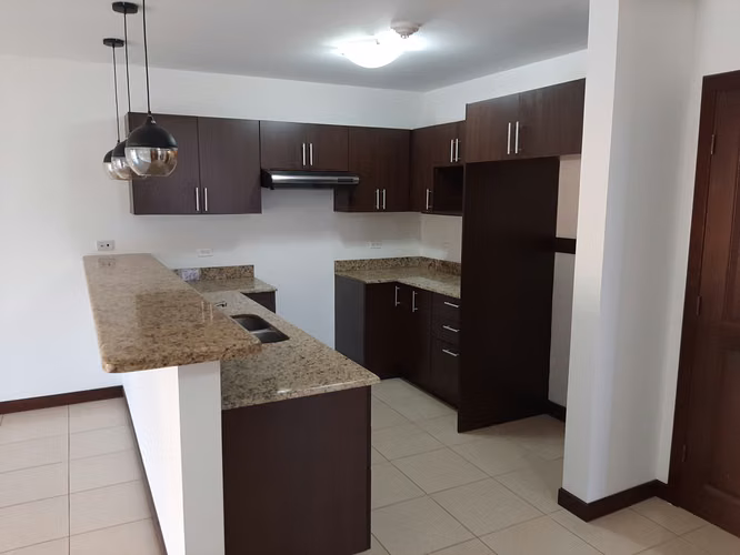 VENDO LINDO CONDOMINIO EN BELEN HEREDIA