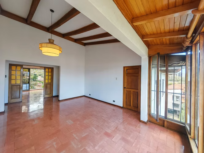APARTAMENTO EN ALQUILERE EN ESCAZU, ESTILO CLASICO - Imagen 3