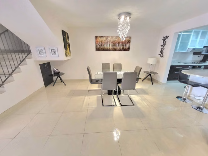 Casa Remodelada en Venta - Bello Horizonte, Escazú