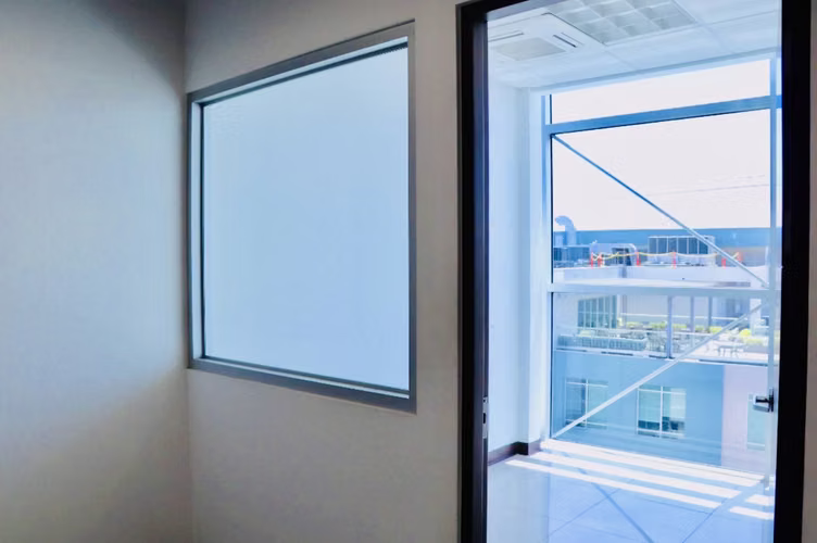 Oficina en Alquiler - Santa Ana | 121 m² | 5 Parqueos | Centro Corporativo - Imagen 6