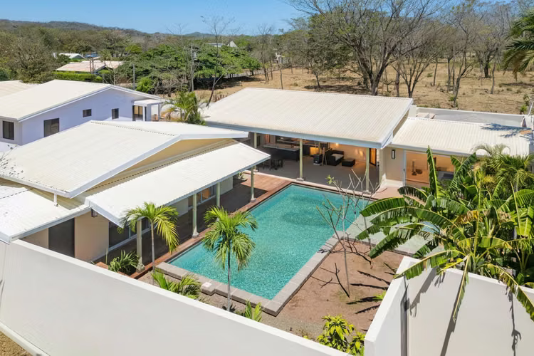 Moderna casa tropical con piscina cerca de Tamarindo - Imagen 19