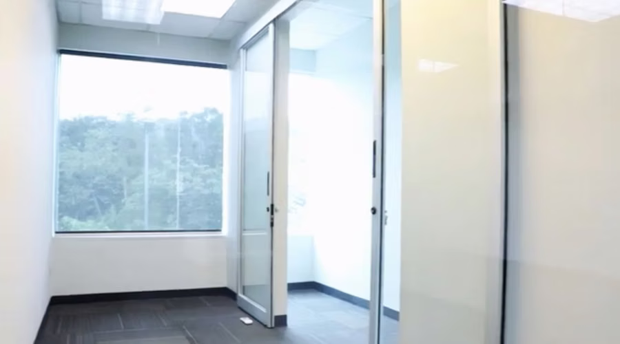 Oficina en Lindora 530 m² | 8 Parqueos | $9,010 Mensuales | Centro Comercial
