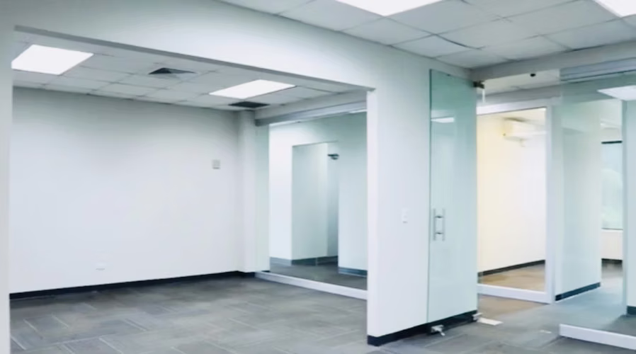 Oficina en Lindora 530 m² | 8 Parqueos | $9,010 Mensuales | Centro Comercial