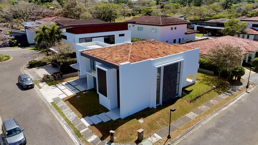 Venta de exclusiva casa en Condominio – Río Oro, Santa Ana - Imagen 18