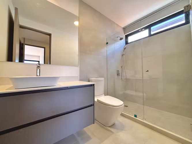 Venta de exclusiva casa en Condominio – Río Oro, Santa Ana - Imagen 13