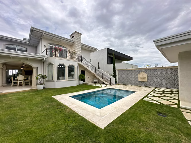 Venta de espectacular residencia de lujo ubicada en Los Reyes - Imagen 9