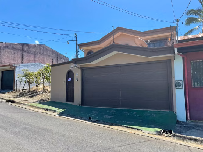 SE VENDE CASA URBANIZACION BAVIERA – ALAJUELA MJAC