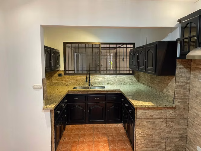 SE VENDE CASA URBANIZACION BAVIERA – ALAJUELA MJAC