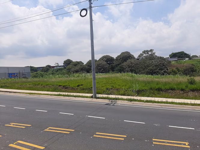 TERRENO INDUSTRIAL HEREDIA.