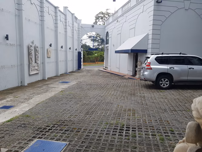 Propiedad con 2 Edificios en San Rafael de Escazú, San José - Imagen 3