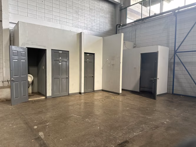 SE ALQUILA BODEGA EN PAVAS USO INDUSTRIAL Y COMERCIAL (disponible a partir de junio 2026) - Imagen 9