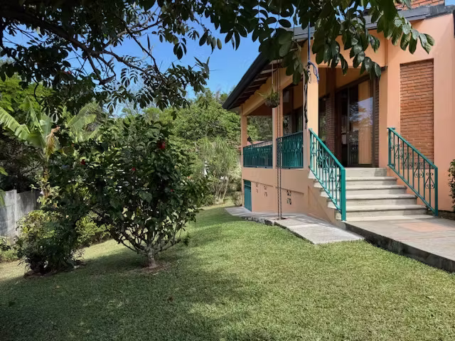 Casa de un sólo nivel en venta en San Miguel de Escazú, amplio jardín - Imagen 15