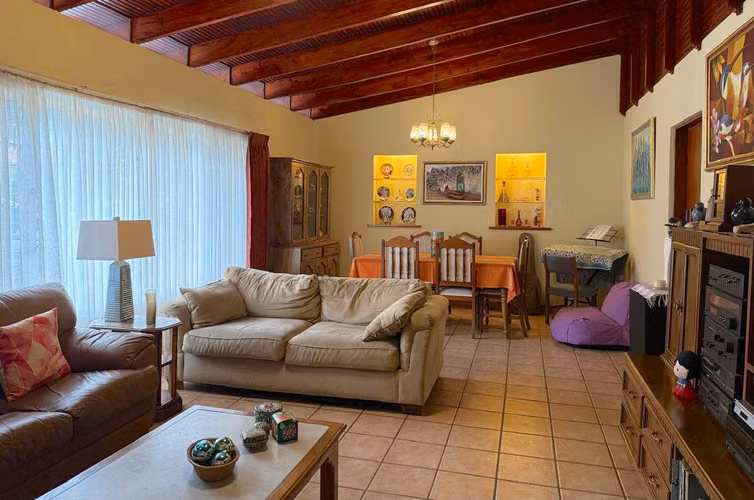 Casa de un sólo nivel en venta en San Miguel de Escazú, amplio jardín - Imagen 7