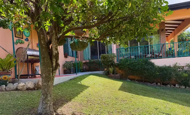 Casa de un sólo nivel en venta en San Miguel de Escazú, amplio jardín - Imagen 16