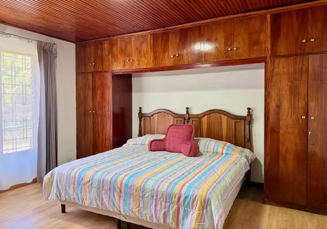 Casa de un sólo nivel en venta en San Miguel de Escazú, amplio jardín - Imagen 10