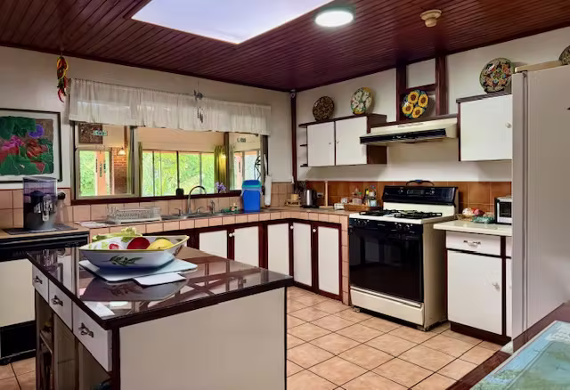 Casa de un sólo nivel en venta en San Miguel de Escazú, amplio jardín - Imagen 8