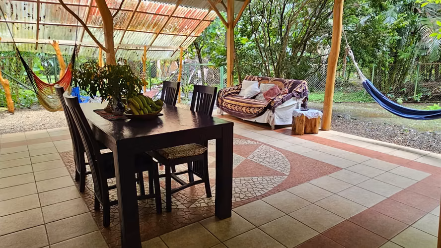 Talamanca Limón, venta casa cerca de las playas - Imagen 3