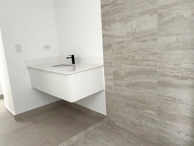 Venta, Elegante y Exclusivo Apartamento de 2 Habitaciones, 2 Baños en Rohrmoser ID25949
