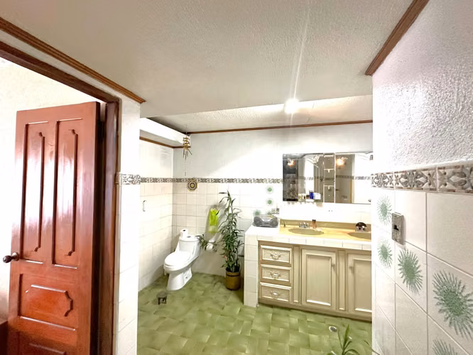 Casa en Venta en Alajuela: Elegante y Amplia. Residencial Seguro – 750 m² de Espacio para tu Familia - Imagen 13