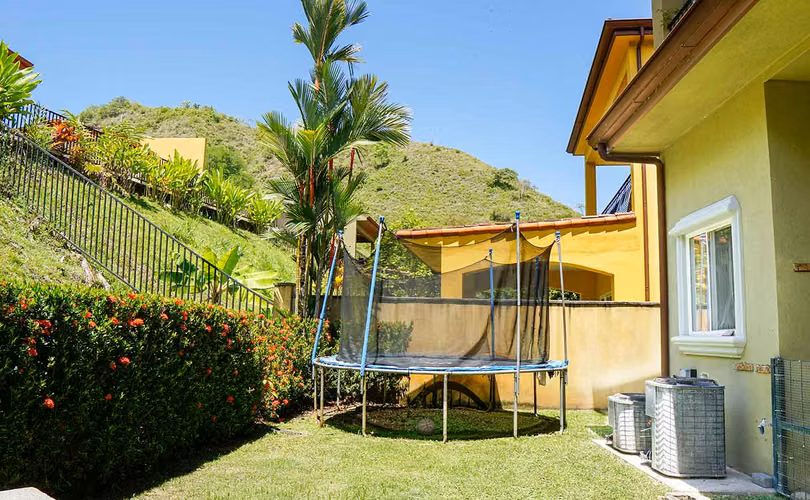 Exclusivo Townhouse Colonial en Las Lomas – A minutos de Los Sueños Marina