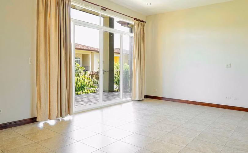 Exclusivo Townhouse Colonial en Las Lomas – A minutos de Los Sueños Marina