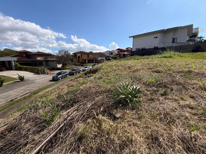 Venta de lote amplio en Residencial Lomas del Zurquí, San Isidro, Heredia - Imagen 5
