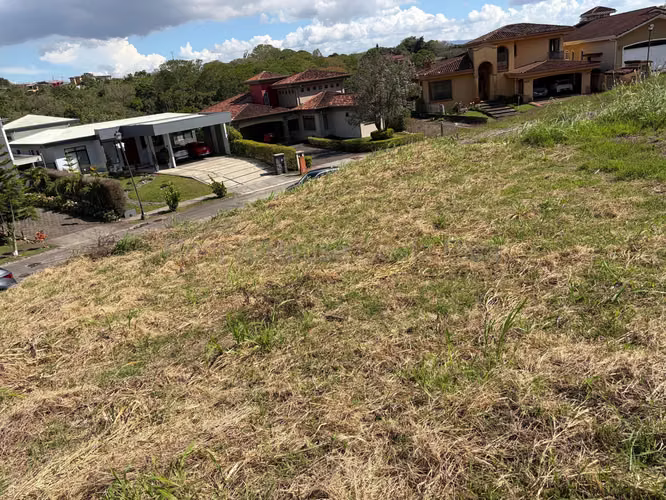 Venta de lote amplio en Residencial Lomas del Zurquí, San Isidro, Heredia - Imagen 9