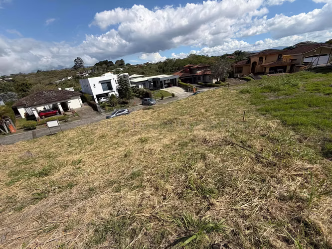 Venta de lote amplio en Residencial Lomas del Zurquí, San Isidro, Heredia - Imagen 6