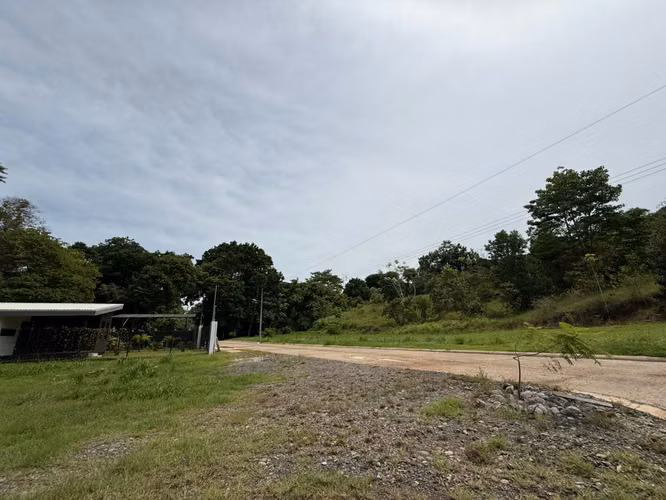 Venta casa a estrenar con amplio terreno, Parrita. (MV) - Imagen 9