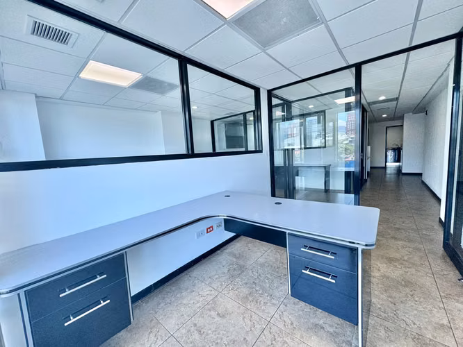 OFICINA TORRES PASEO COLON - EN  VENTA llave en mano 79m2