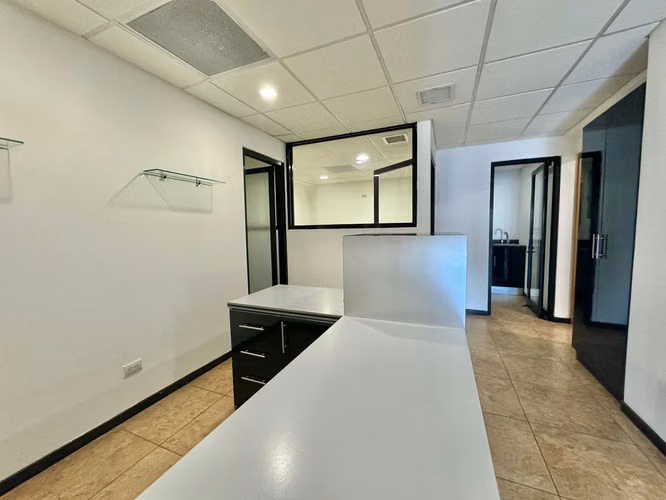 OFICINA TORRES PASEO COLON - EN  VENTA llave en mano 79m2