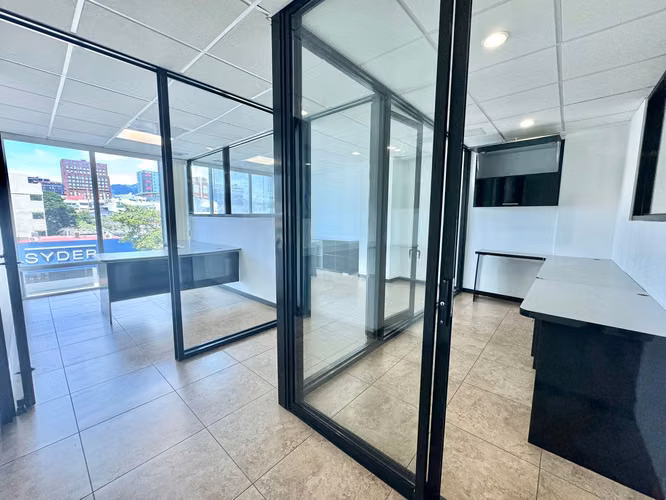 OFICINA TORRES PASEO COLON - EN  VENTA llave en mano 79m2