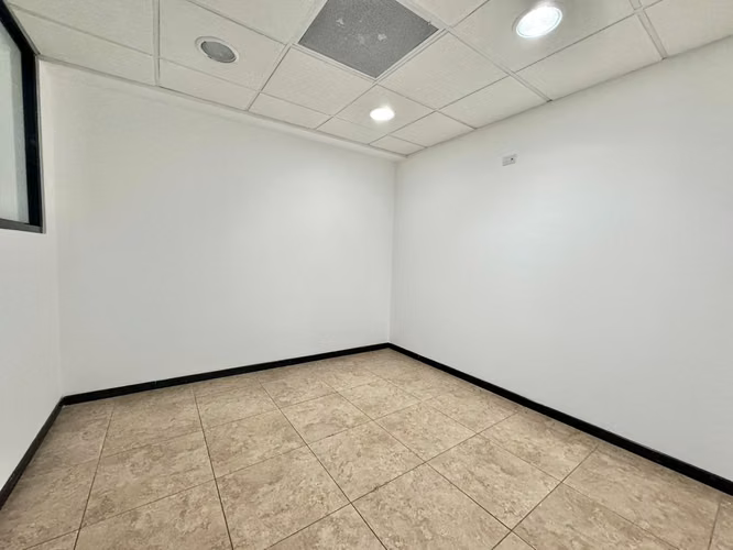 OFICINA TORRES PASEO COLON - EN  VENTA llave en mano 79m2