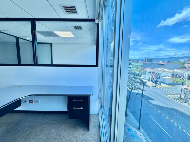 OFICINA TORRES PASEO COLON - EN  VENTA llave en mano 79m2