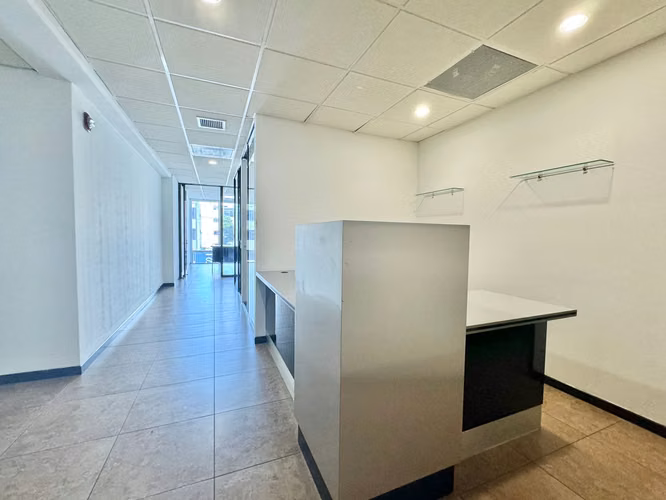 OFICINA TORRES PASEO COLON - EN  VENTA llave en mano 79m2
