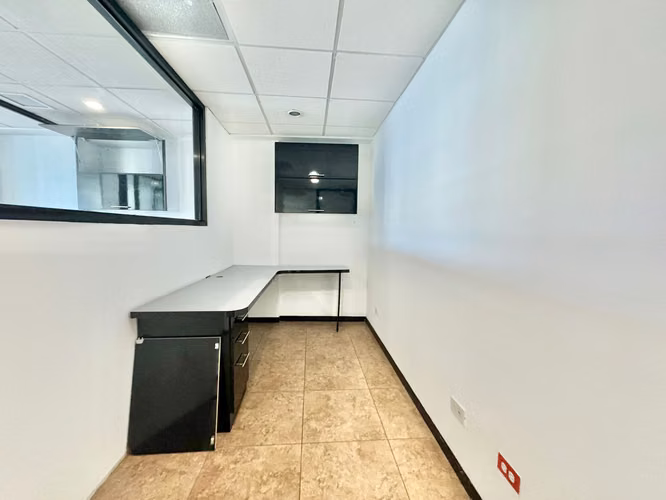 OFICINA TORRES PASEO COLON - EN  VENTA llave en mano 79m2