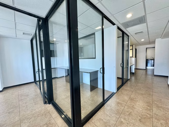 OFICINA TORRES PASEO COLON - EN  VENTA llave en mano 79m2